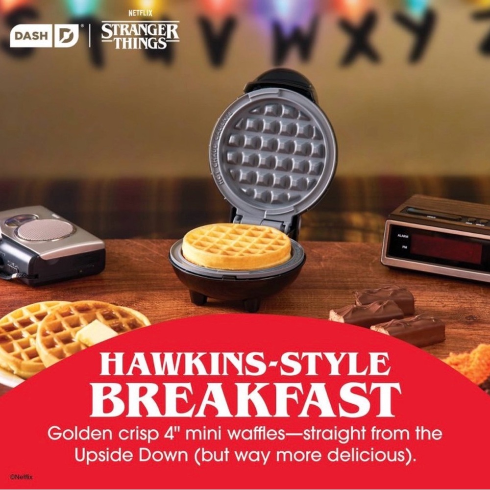 Stranger Things Dash Limited Ed. MINI WAFFLE MAKER Ceramic Nonstick NEW IN BOX - Picture 4 of 13